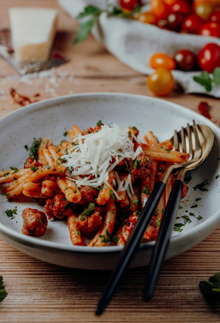 Strozzapreti mit Salsiccia und Pecorino