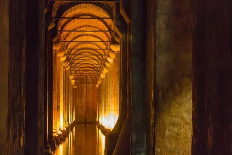 Mystische Stimmung in der Cisterna Basilica