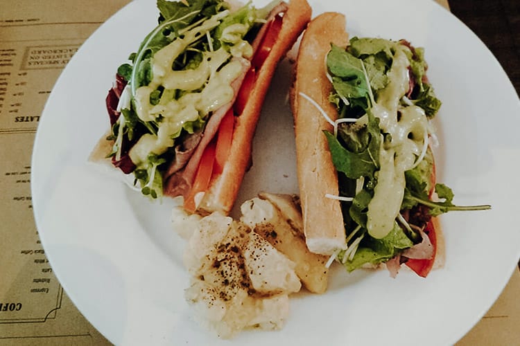 Das schönste Café in Saigon – Café l’Usine