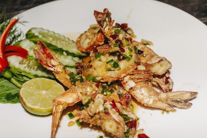 King Prawns mit Chili im Restaurant The Lodge, Koh Samui