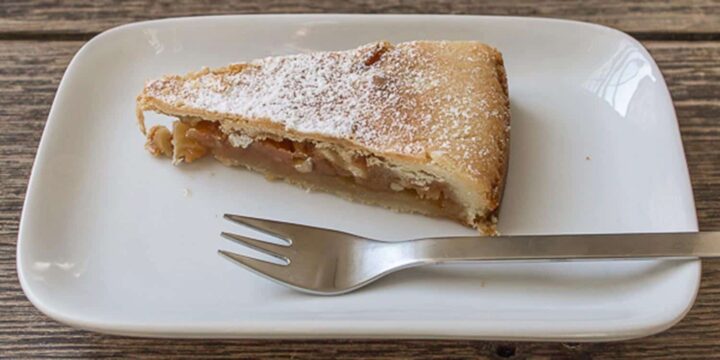 Tuorta da Nuschs nach einem Rezept aus dem Engadin