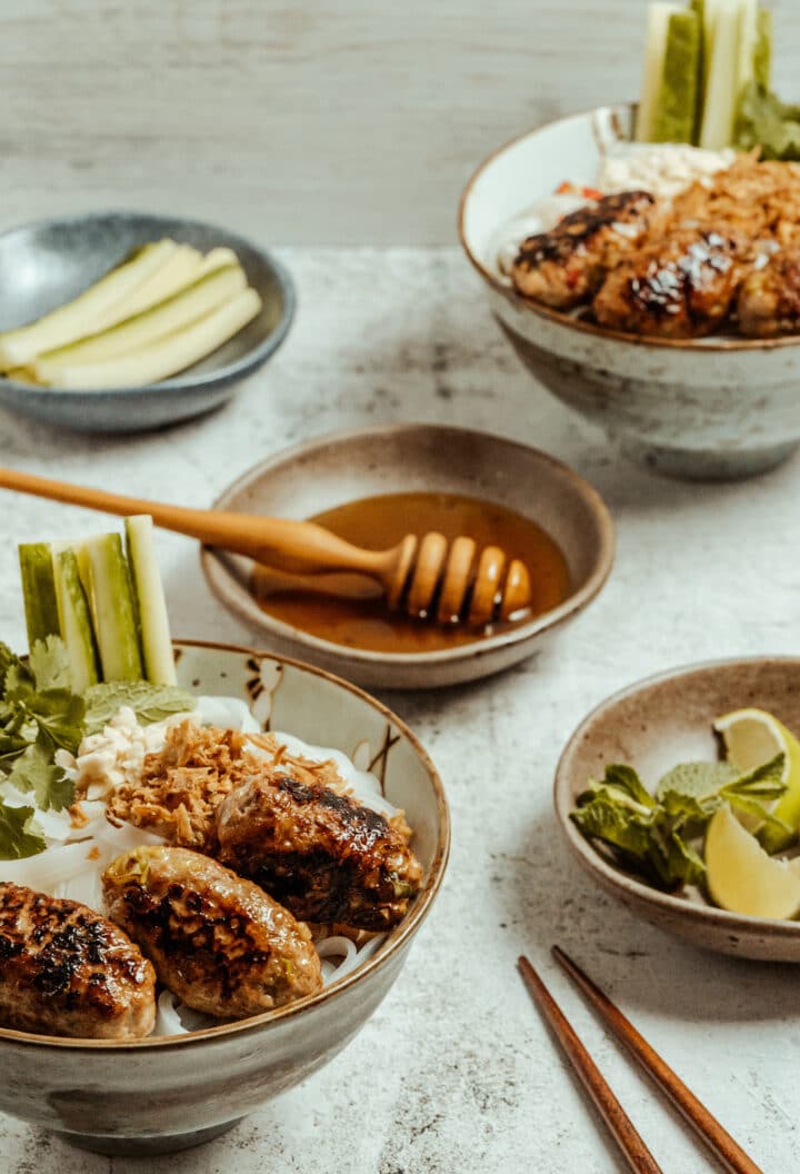 Honigfrikadellen mit Reisnudeln – Rezept aus Vietnam
