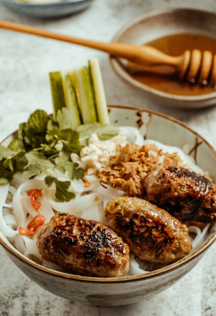 Honigfrikadellen mit Reisnudeln – vietnamesisches Rezept