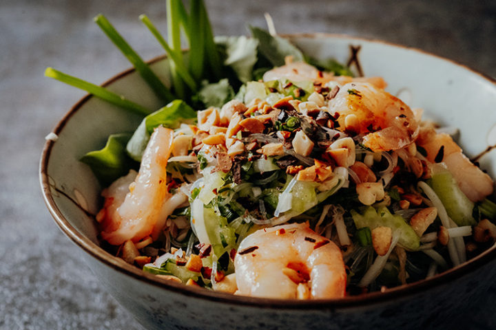 Vietnamesischer Glasnudelsalat mit Garnelen