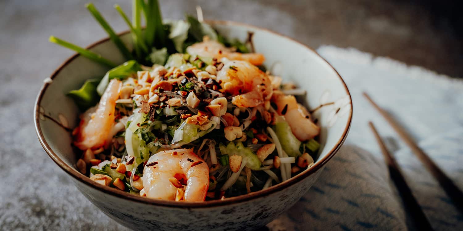 Vietnamesischer Glasnudelsalat mit Garnelen