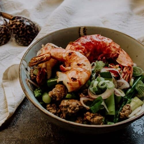 Pikanter thailändischer Spargelsalat