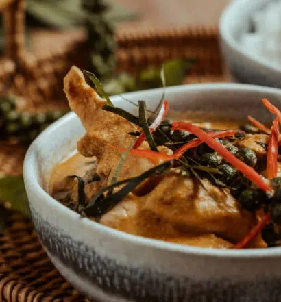 Rotes Thai Curry mit Hähnchen