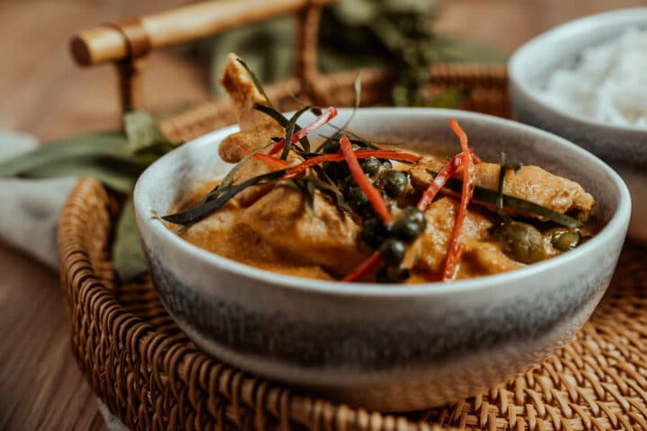 Rotes Thai Curry mit Hähnchen