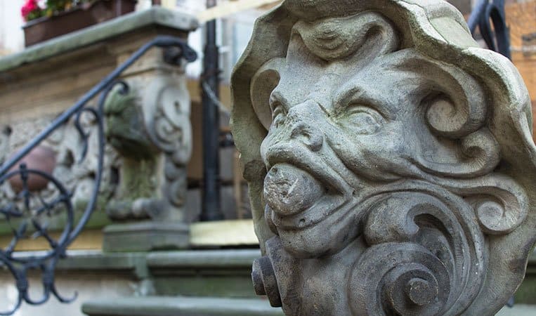 Reich geschmückte Bürgerhäuser in der Frauengasse