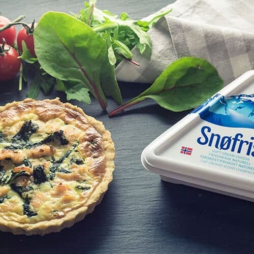 Französische Tartelettes mit Lachs, Spinat und Ziegenfrischkäse