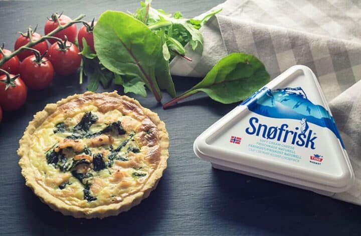 Französische Tartelettes mit Lachs, Spinat und Ziegenfrischkäse