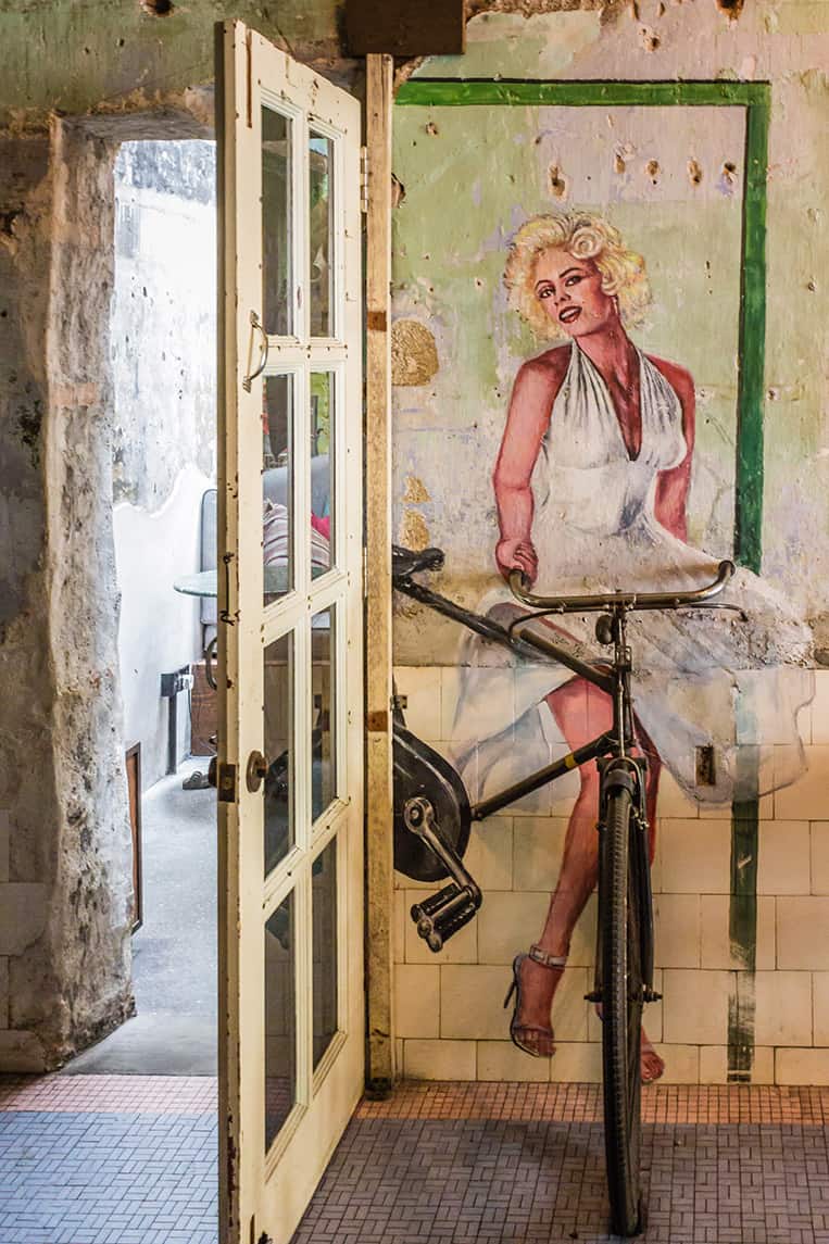 Im Inneren des Roquette Café