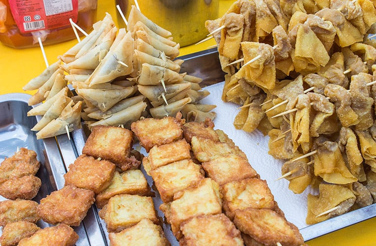 Pakoras und frittiertes Gemüse