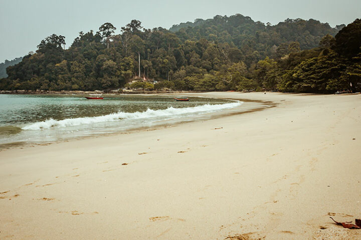 Der Coral Beach auf Pulau Pangkor, Malyasia