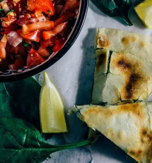 MIT SPINAT UND SCHAFSKÄSE