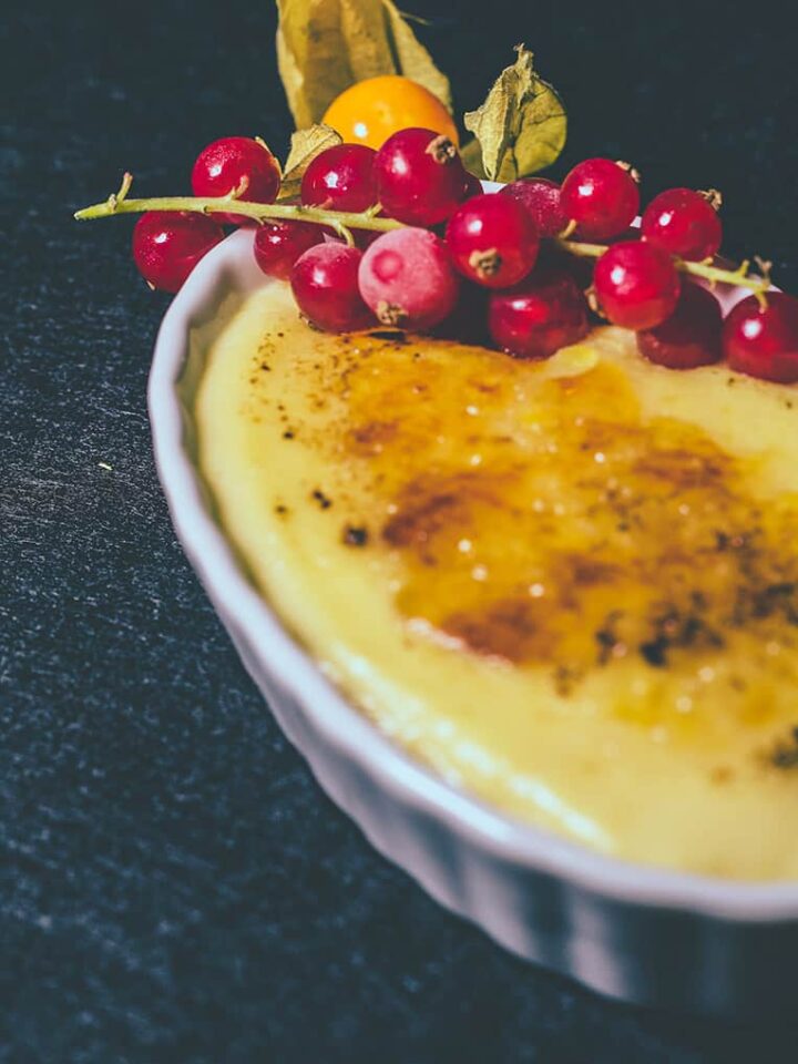 Crema catalana nach einem Rezept aus Mallorca, Spanien
