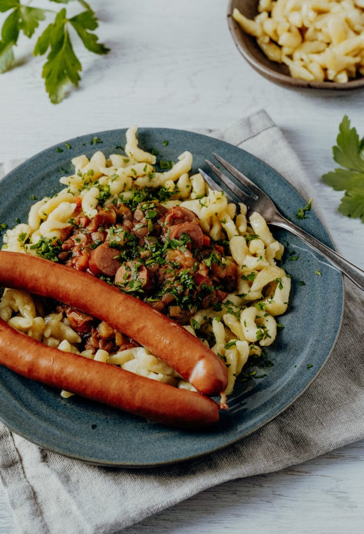Schwäbische Linsen mit Spätzle und Saitenwürstchen
