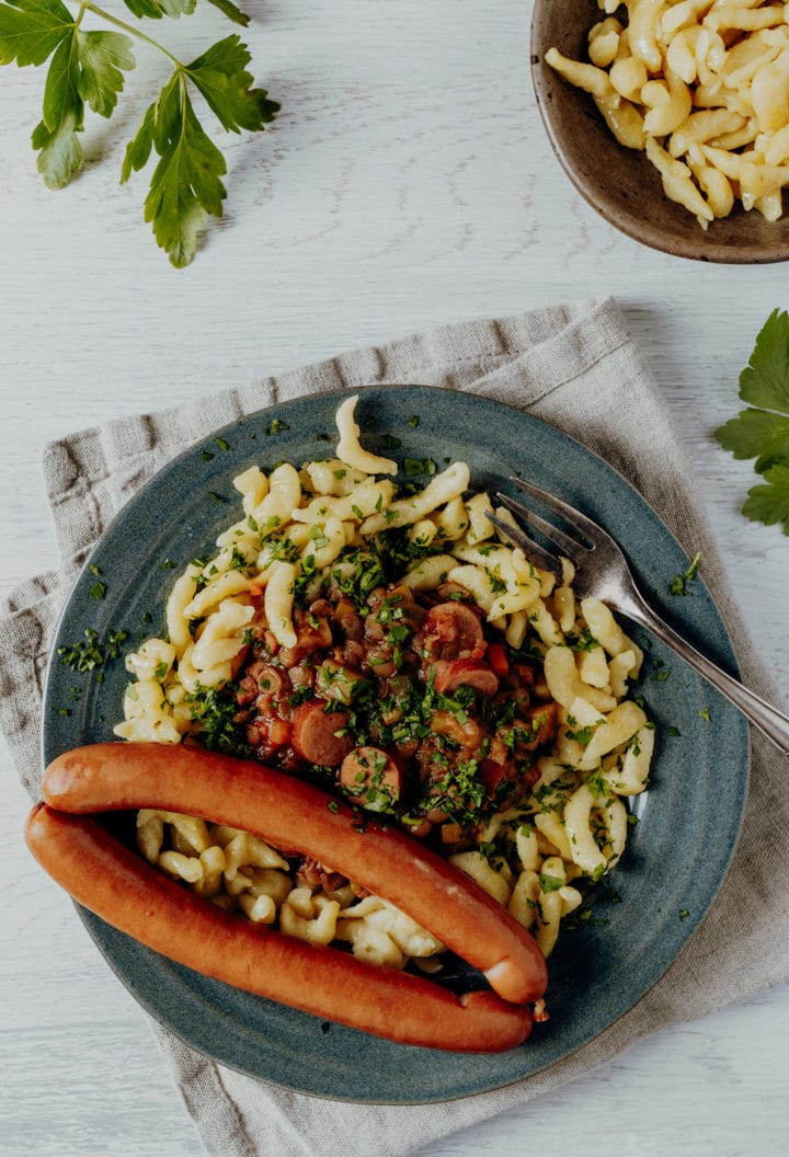Schwäbische Linsen mit Spätzle und Saitenwürstchen