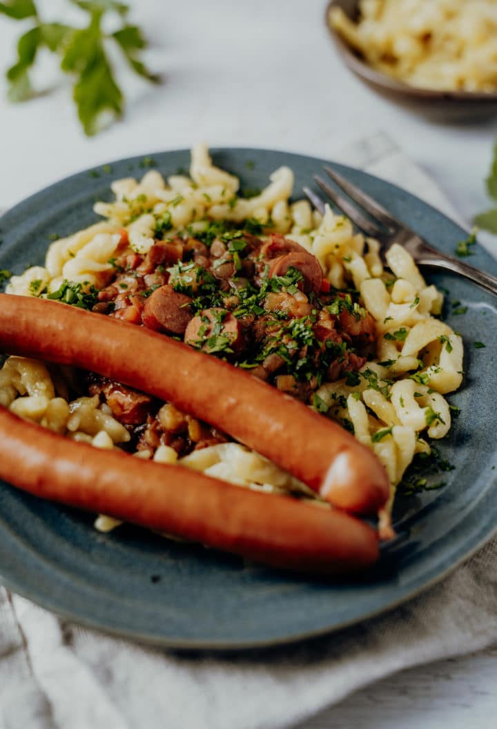 Schwäbische Linsen mit Spätzle und Saitenwürstchen