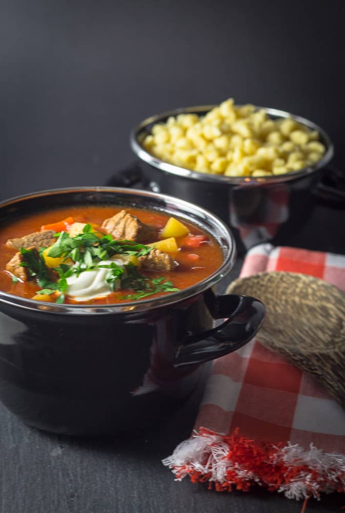 Marhapörkölt – oder auch Rindergulasch nach einem Rezept aus Budapest