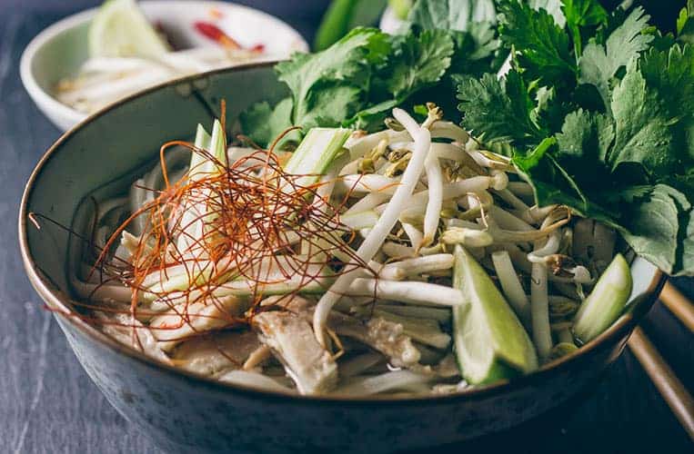 Pho Ga – Vietnamesische Nudelsuppe mit Huhn