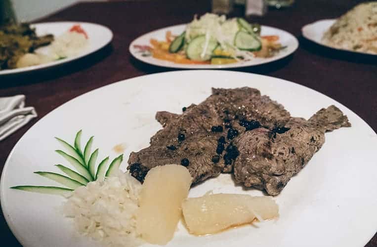 Essen im Las Mamparas, Cienfuegos, Kuba