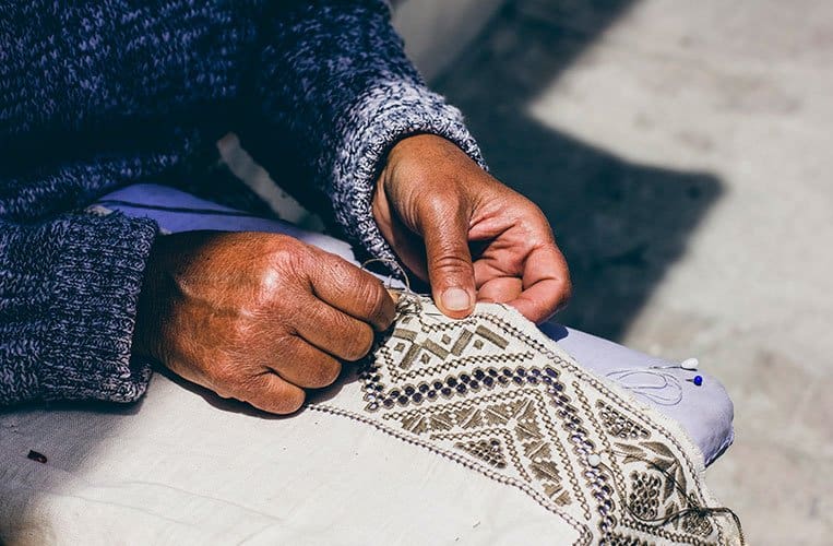 Eleni und Ihre Spitzenarbeiten