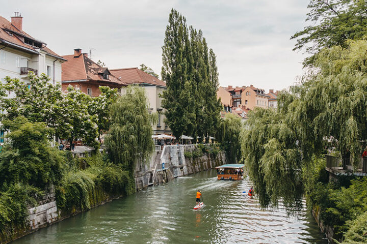 Der Fluss Ljubljanica in Ljubljana, Slowenien