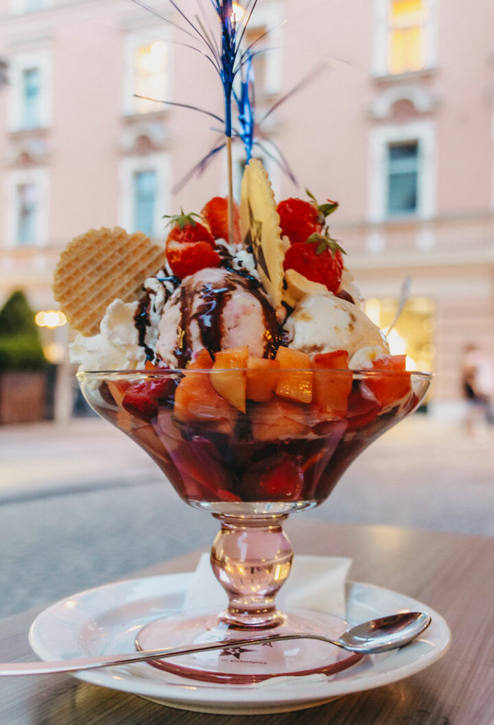 Eisbecher im Zvezda in Ljubljana