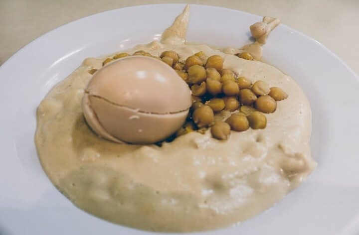 Hummus Magen David, in Fachkreisen auch Holy Hummus genannt
