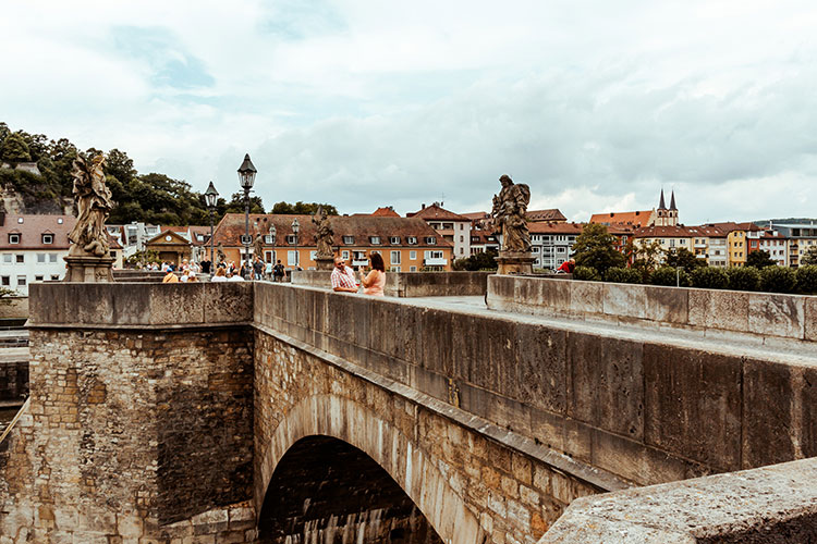 Die Alte Mainbrücke in Würzburg