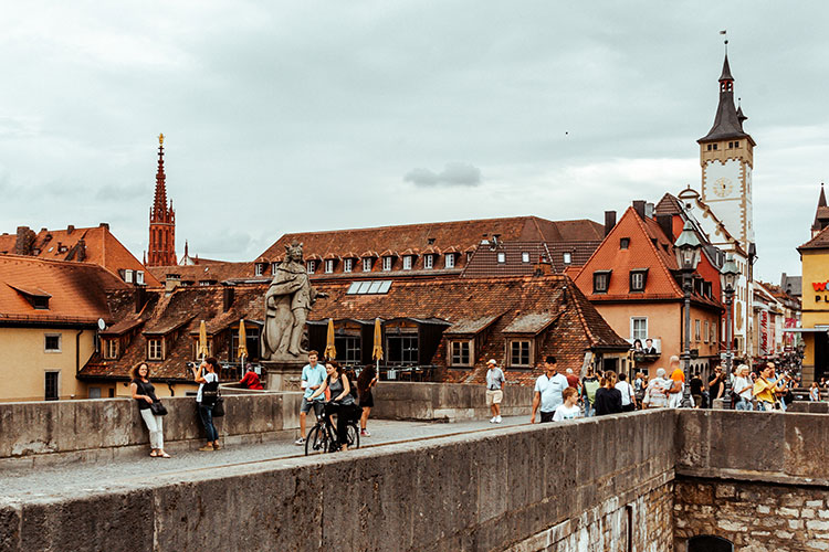 Die Alte Mainbrücke in Würzburg