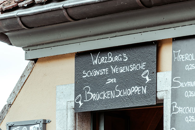 Die Alte Mainbrücke in Würzburg