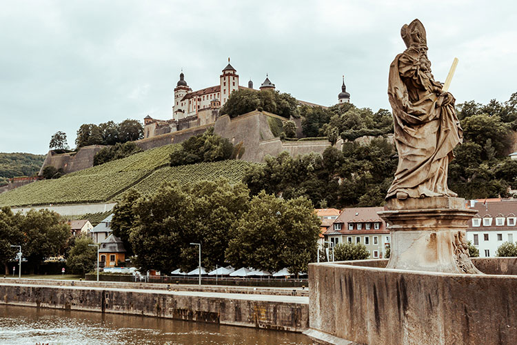 Die Alte Mainbrücke in Würzburg