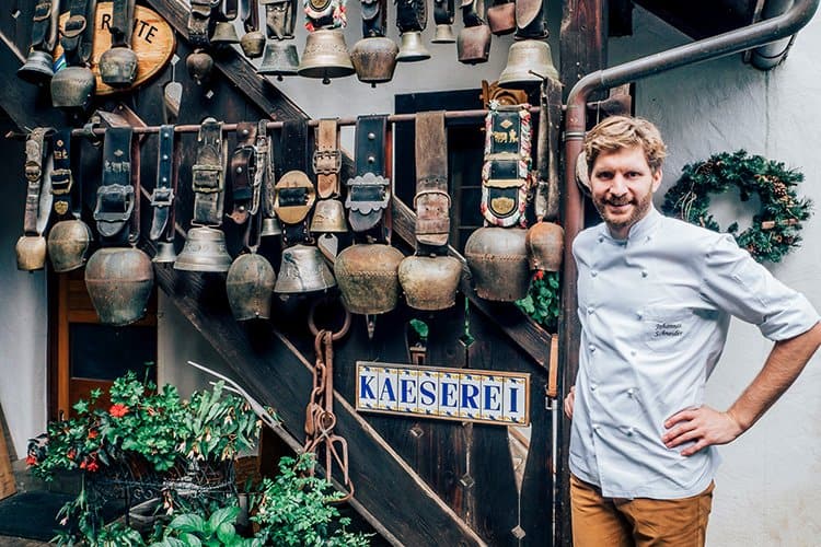 Mit Johannes in der Spielweg Käserei