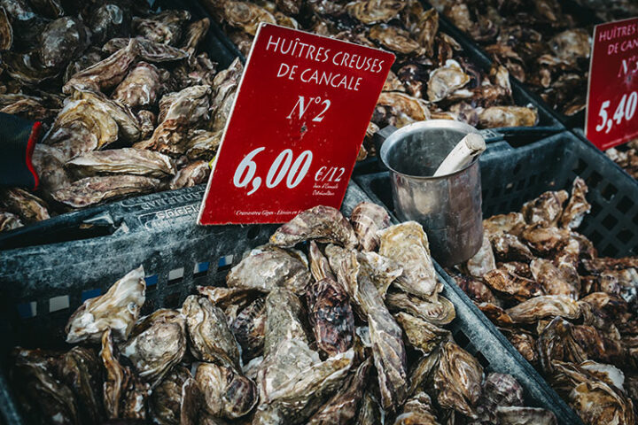 Austernmarkt in Cancale, Bretagne, Frankreich