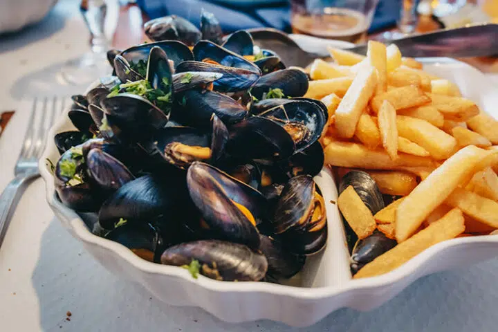 Moules frites – Muscheln mit Pommes frites
