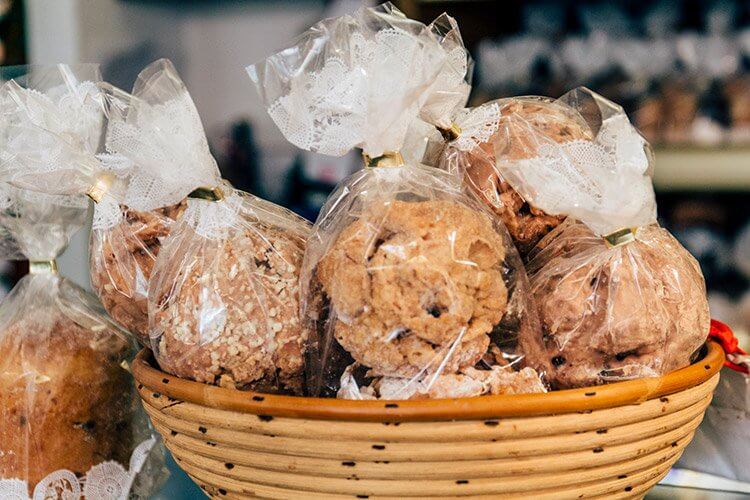 Schneeballenbacken in der Bäckerei Striffler
