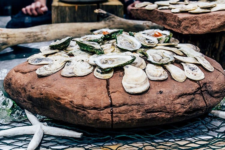 „all-you-can-slurp“ Oyster Hour