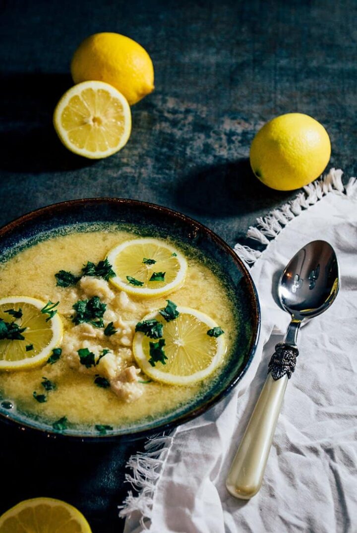 Kotosoupa Avgolemono: Griechische Hühnersuppe mit ZitroneKotosoupa Avgolemono: Griechische Hühnersuppe mit Zitrone