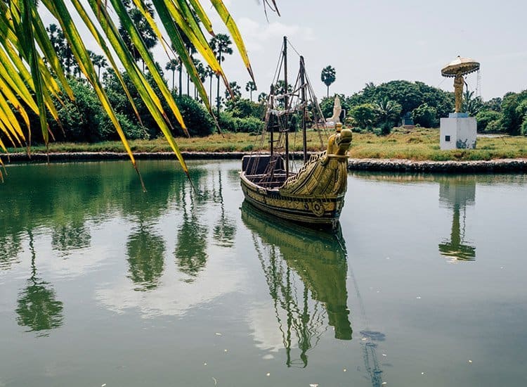 Dambakola Patuna Sri Sangamiththa Viharaya
