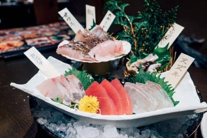 Feinstes Sushi in einer Izakaya in Nagoya