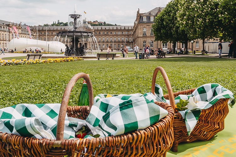 Picknick Schlossplatz Stuttgart
