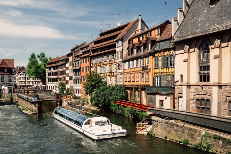 Eine Bootstour mit BATORAMA – Die schönsten Sehenswürdigkeiten in Straßburg mit dem Boot erkunden