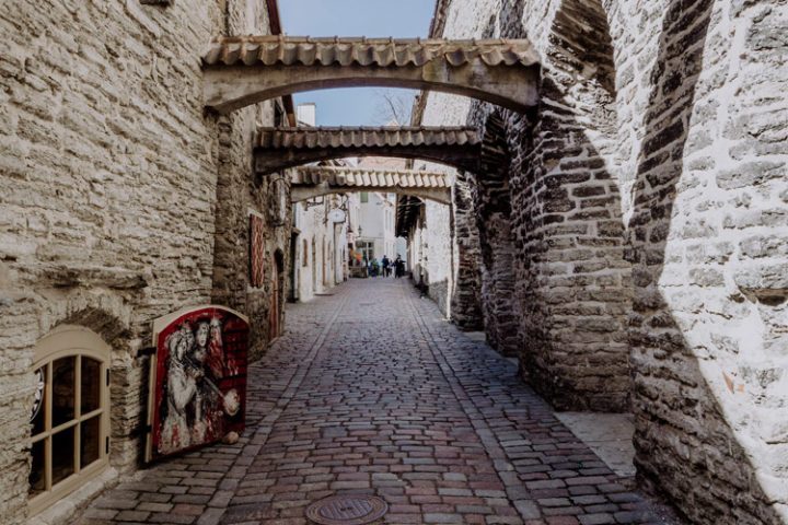 Blick von der Stadtmauer in Tallinn