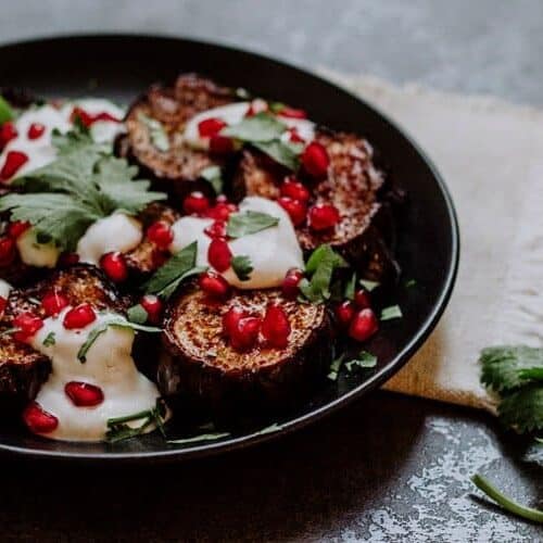 Auberginen mit Granatapfel und Tahini