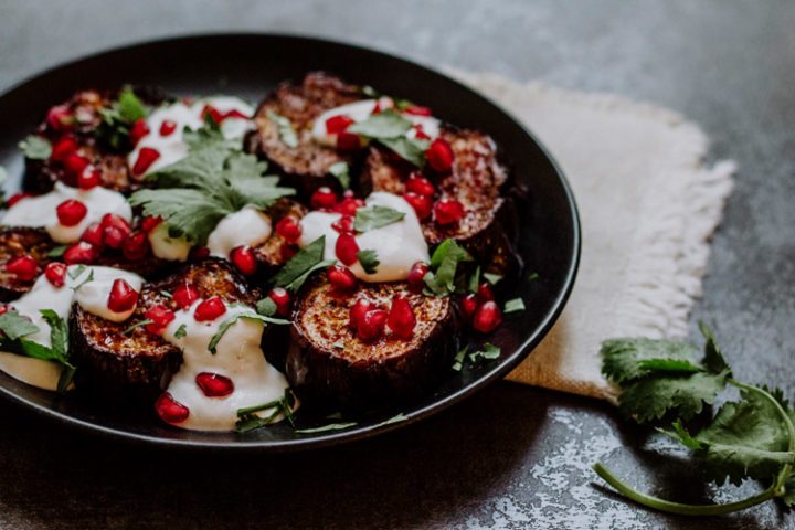 Auberginen mit Granatapfel und Tahini