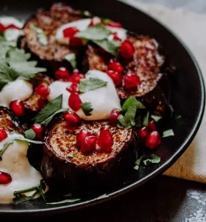 Auberginen mit Granatapfel und Tahini