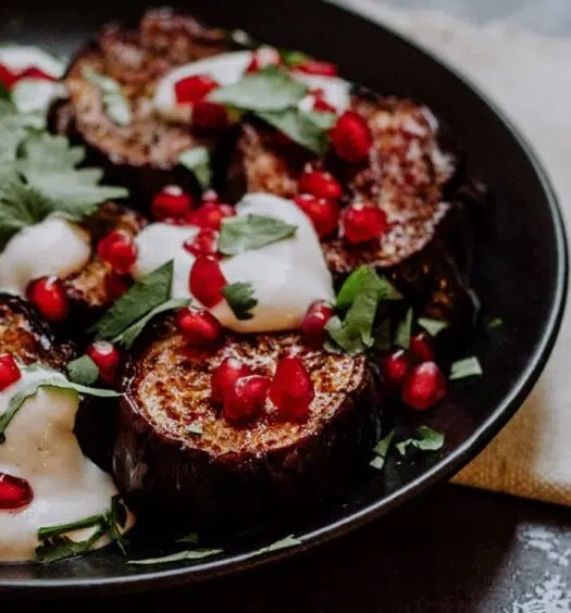 Auberginen mit Granatapfel und Tahini