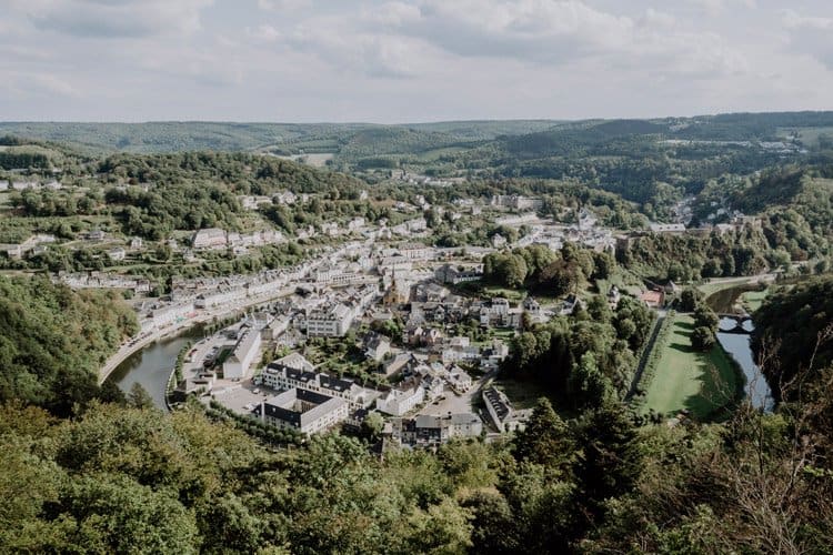 Wandere entlang der Semois von Bouillon nach Corbion